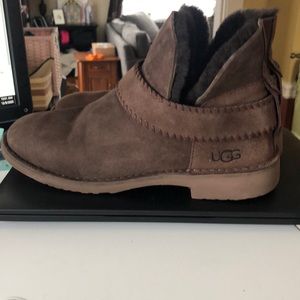 EUC UGG McKay bootie